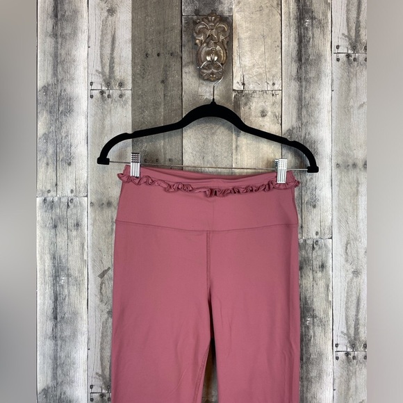 Year of Ours Samba Ruffle Legging in Rose Pink Size Medium. - Picture 5 of 16